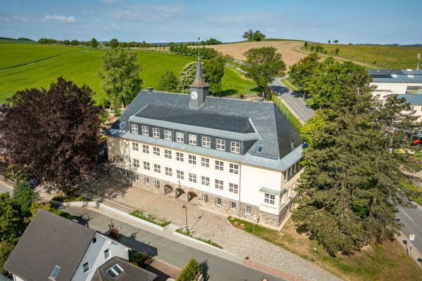 Unser Schulgebäude von oben