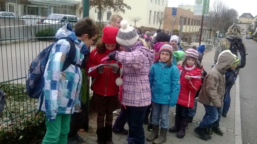 Schau doch mal ins Programmheft wie hiess der niedliche Konrad gleich
